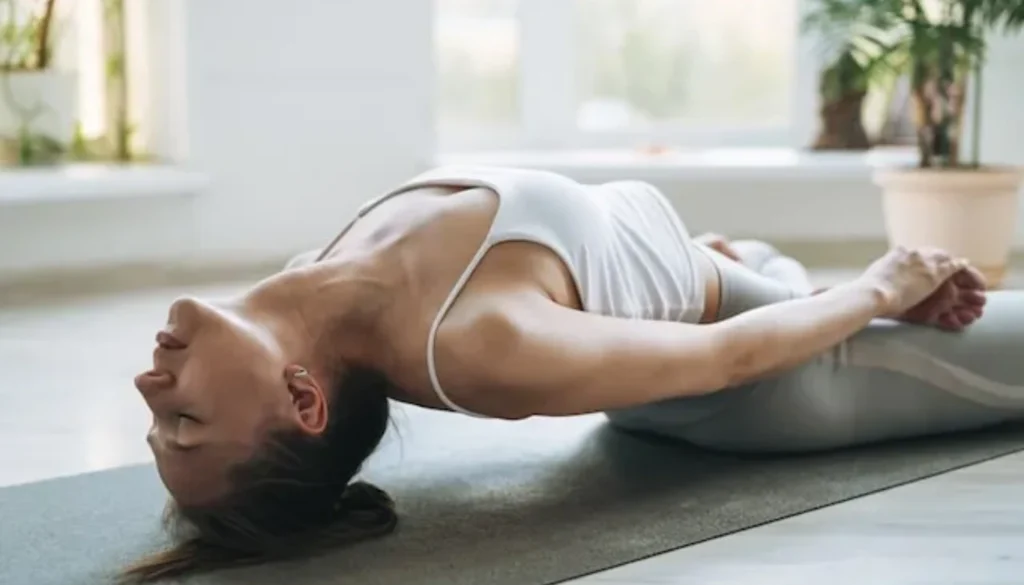 A lady lying on the floor and performs a Feldenkrais Method