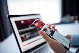 How Does Scoopupdates.com Make Money?